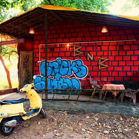 Bricks And Bamboo Hostel Anjuna Dış mekan fotoğraf