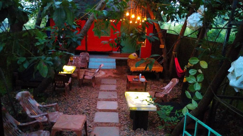 Bricks And Bamboo Hostel Anjuna Dış mekan fotoğraf